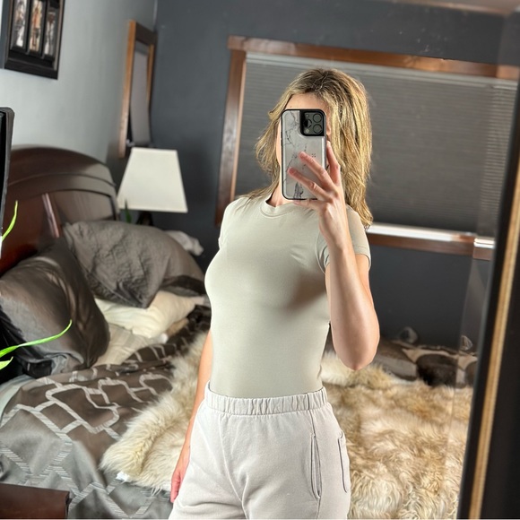 Morgan Stewart Sport T-Shirt, Size Small - Picture 3 of 10